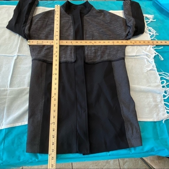 Lululemon Cocoon Car Coat Jacket Shine Dot Black Gray size XS - Picture 4 of 9